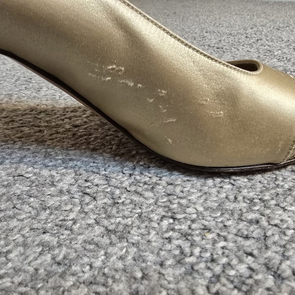St John Made In Italy Gold Satin Sequin Toe Cap Pumps Size 7 - Picture 6 of 14